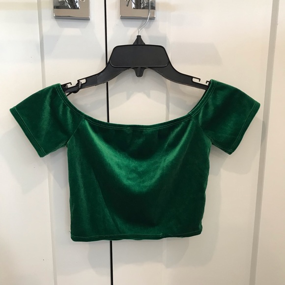 Forever 21 Tops - Forever 21 off the shoulder crop top